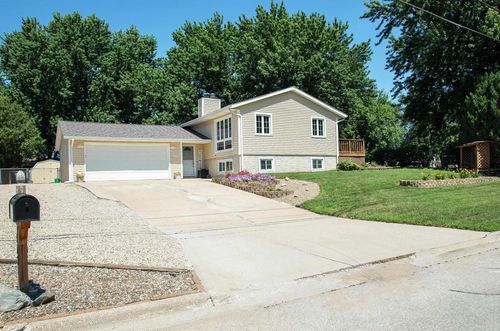 562 Jones Rd, Evansdale, IA, 50707-1568 | Card Image