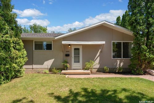 1895 Easthill, Saskatoon, SK, S7J3C2 | Card Image
