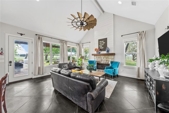 1074 Lifestyle Ln, House other with 4 bedrooms, 4 bathrooms and 2 parking in McGregor TX | Image 8