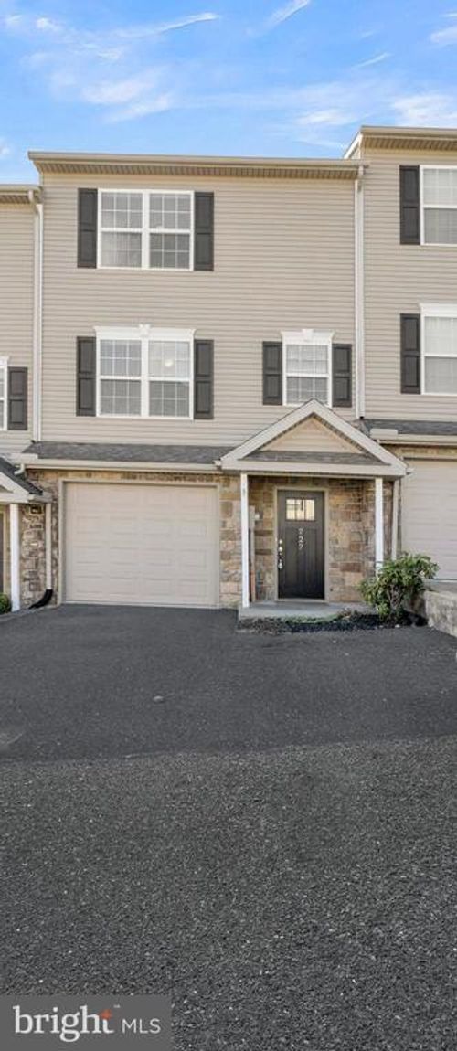 727 Gregs Dr, Harrisburg, PA, 17111-5555 | Card Image