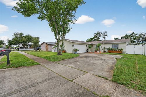 8276 91st St, SEMINOLE, FL, 33777-2808 | Card Image