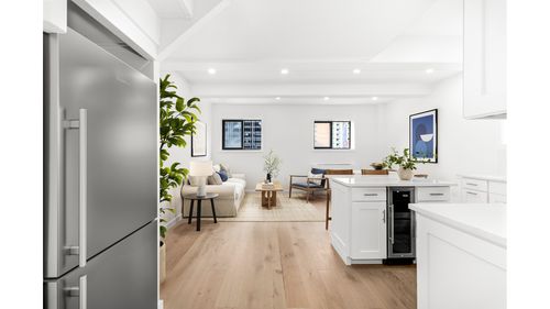 2116-150 W 51st St, New York, NY, 10019-6851 | Card Image