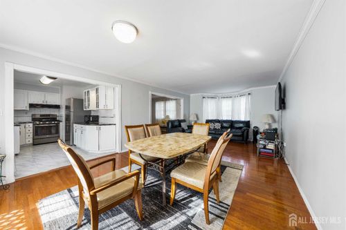 117 Old Post Rd, Edison, NJ, 08817-4593 | Card Image