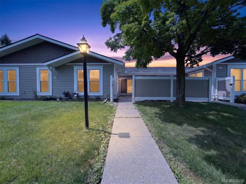 39613 Village Wood Ln, Novi, MI, 48375-4552 | Card Image