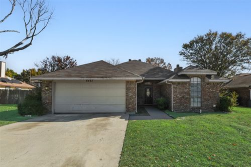 6423 Rising Meadow Dr, Arlington, TX, 76018-2945 | Card Image