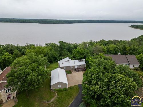 8231 Mike O Vince Rd, Ozawkie, KS, 66070-4095 | Card Image