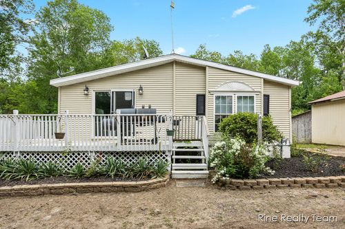 9140 James Dr, Reed City, MI, 49677-8468 | Card Image