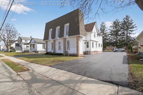 175 2nd St, Belleville, MI, 48111-2709 | Card Image