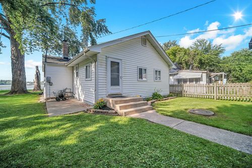 28422 W Park Ave, Wauconda, IL, 60084-2246 | Card Image