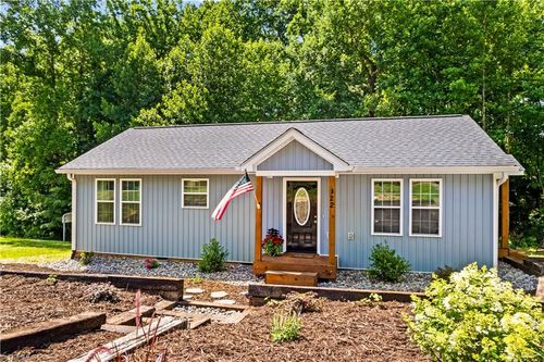 122 S Yadkin River Rd, Statesville, NC, 28625-2279 | Card Image