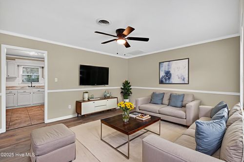 438 Kenwood Dr, Jacksonville, NC, 28540-9043 | Card Image
