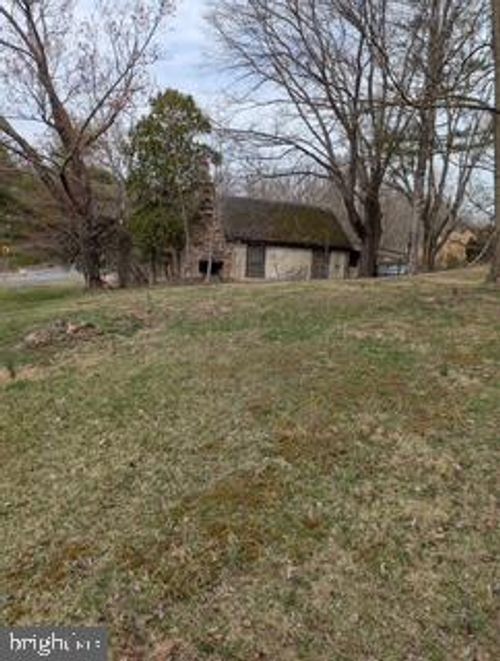 6957 Fishing Creek Valley Rd, HARRISBURG, PA, 17112-9684 | Card Image