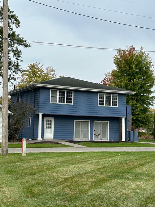 11605 N Sunrise Dr, Syracuse, IN, 46567-8747 | Card Image
