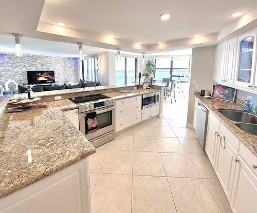 906-5420 N Ocean Dr, Riviera Beach, FL, 33404-2543 | Card Image