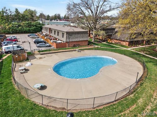 4262 Eiffel Dr, Saint Louis, MO, 63125-2312 | Card Image