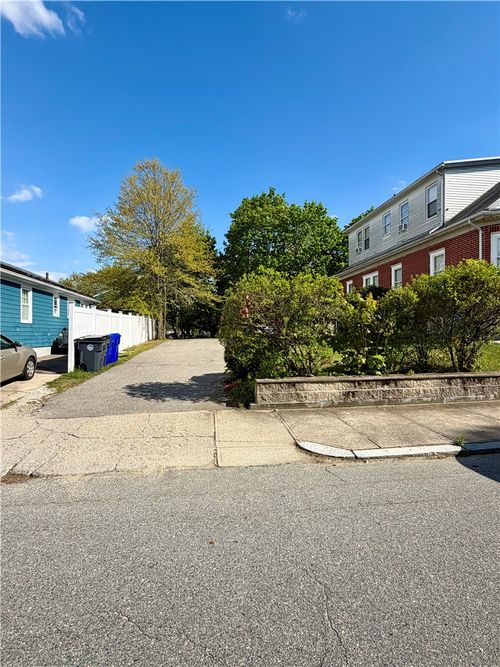 41 Messina St, Providence, RI, 02908-1613 | Card Image