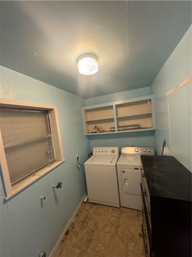 303 E Soyars Ave, House other with 3 bedrooms, 2 bathrooms and 4 parking in Orange Grove TX | Image 11
