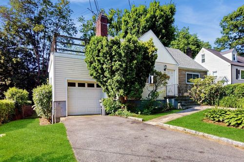 42 Juniper Hill Rd, White Plains, NY, 10607-2104 | Card Image