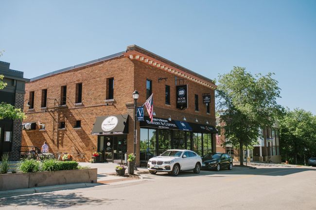 Great dining close by. | Image 29
