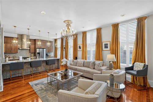 4b-224 Chartres St, New Orleans, LA, 70130-2290 | Card Image