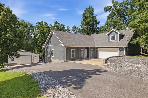 124 Hickory Hill Ln, Benton, KY, 42025-6567 | Card Image