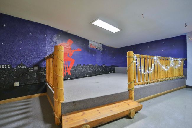Lower level room | Image 35