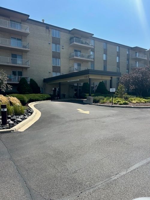 apt-112n-100 W Butterfield Rd, Elmhurst, IL, 60126-5077 | Card Image