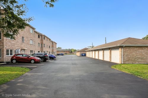 apt-3s-7900 Nagle Ave, Burbank, IL, 60459-1788 | Card Image