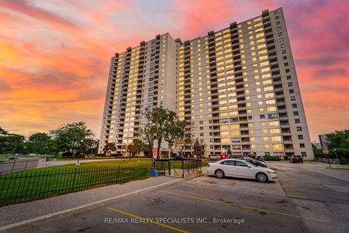 915-370 Dixon Rd, Etobicoke, ON, M9R1T2 | Card Image