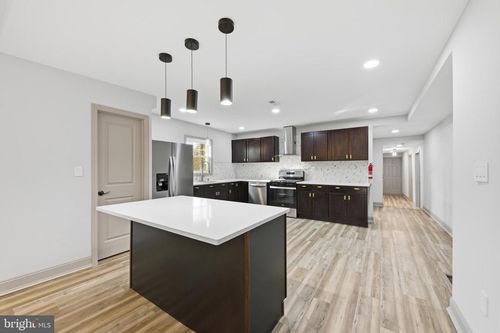 233 Chestnut St, MOUNT HOLLY, NJ, 08060-1618 | Card Image