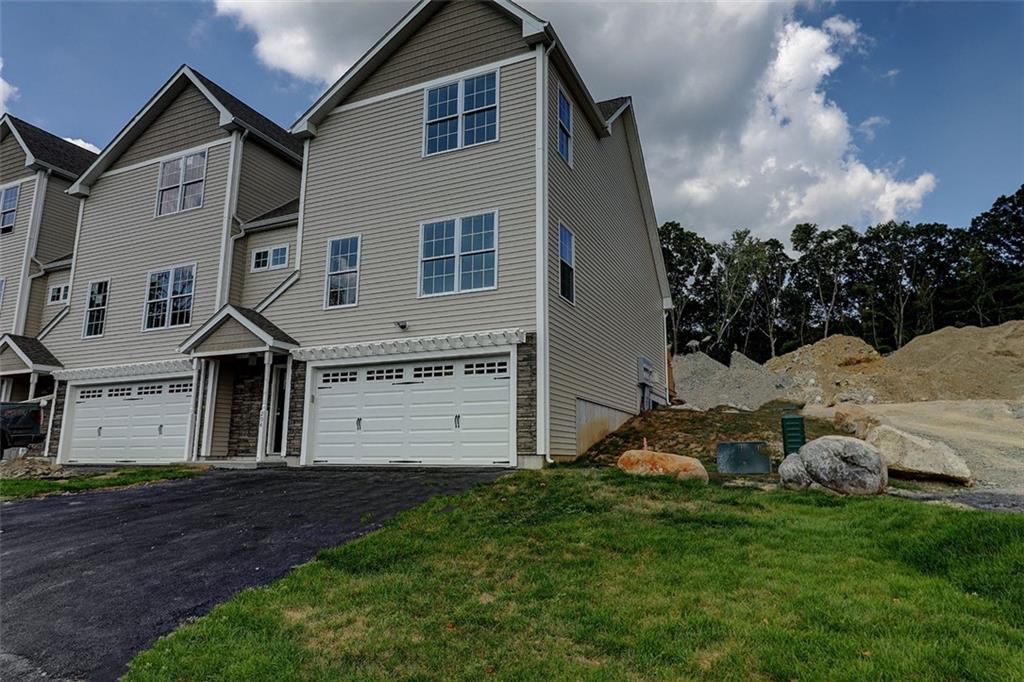 Hunting Hill Dr, Cumberland, RI 02864