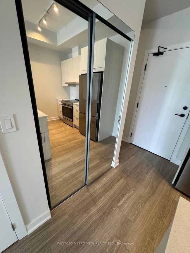 315 - 430 Square 1 Dr, Condo with 2 bedrooms, 1 bathrooms and null parking in Mississauga ON | Image 4