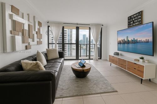 apt-2011-600 Ne 36th St, Miami, FL, 33137-3944 | Card Image