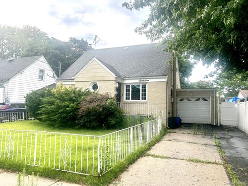 39 Harold Ave, Hempstead, NY, 11550-7109 | Card Image