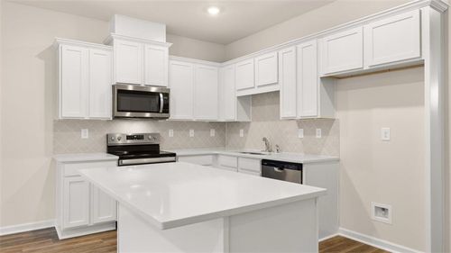 206 Kenmore Cir, Perry, GA, 31069-8001 | Card Image