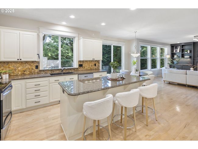 23073 Bland Cir, House other with 5 bedrooms, 3 bathrooms and 3 parking in West Linn OR | Image 14