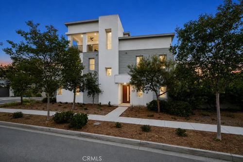 151 Crossover, Irvine, CA, 92618-1303 | Card Image