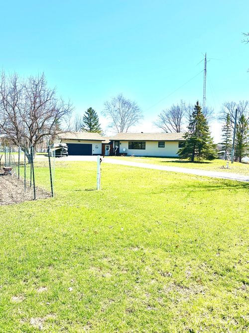 1421 Riverside Dr Nw, Baudette, MN, 56623-8838 | Card Image