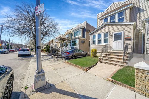 69 68th St, Glendale, NY, 11385-6629 | Card Image