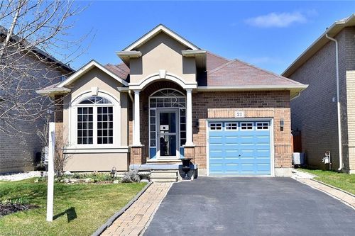 21 Guest St, Ancaster, ON, L9K0G2 | Card Image