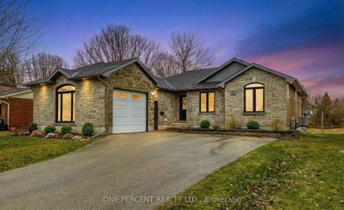 213 John St S, Harriston, ON, N0G1Z0 | Card Image