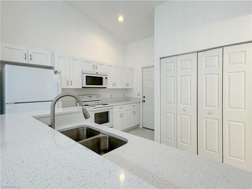 b-6265 Vista Garden Way, NAPLES, FL, 34112-7956 | Card Image