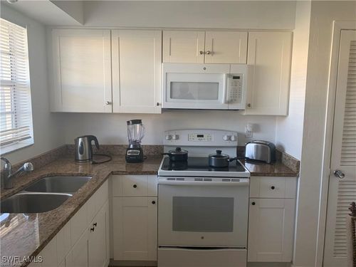 apt-l1-3325 Airport Rd N, NAPLES, FL, 34105-2850 | Card Image