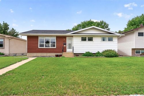 1028 Rorison Ave, Moose Jaw, SK, S6H6W5 | Card Image