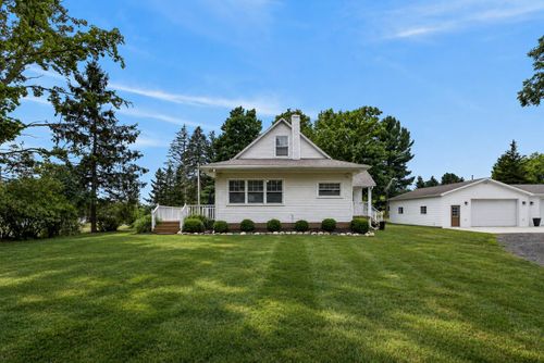 2817 Kissing Rock Ave, Lowell, MI, 49331-8915 | Card Image