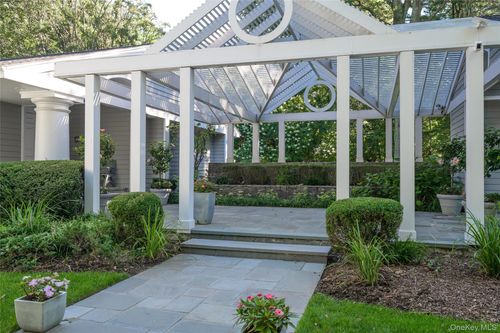 48 Morgan Dr, Old Westbury, NY, 11568-1010 | Card Image