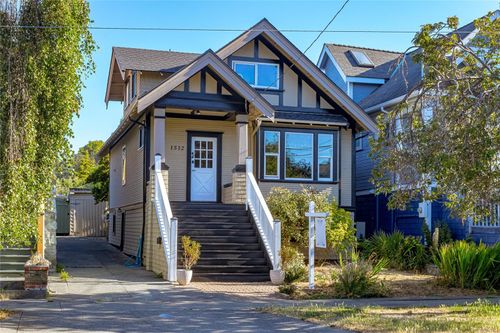 1512 Brooke St, Victoria, BC, V8S1M5 | Card Image