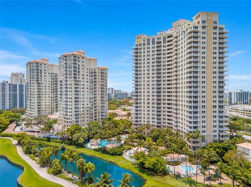 602-19501 W Country Club Dr, Aventura, FL, 33180 | Card Image
