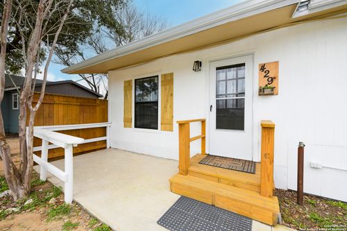 429 Palo Alto Dr, Von Ormy, TX, 78073-5939 | Card Image