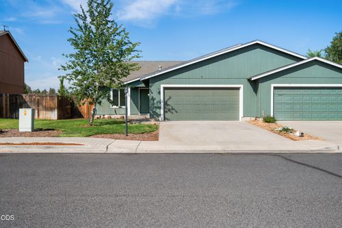 970 Se Kierra Pl, Madras, OR, 97741-9244 | Card Image